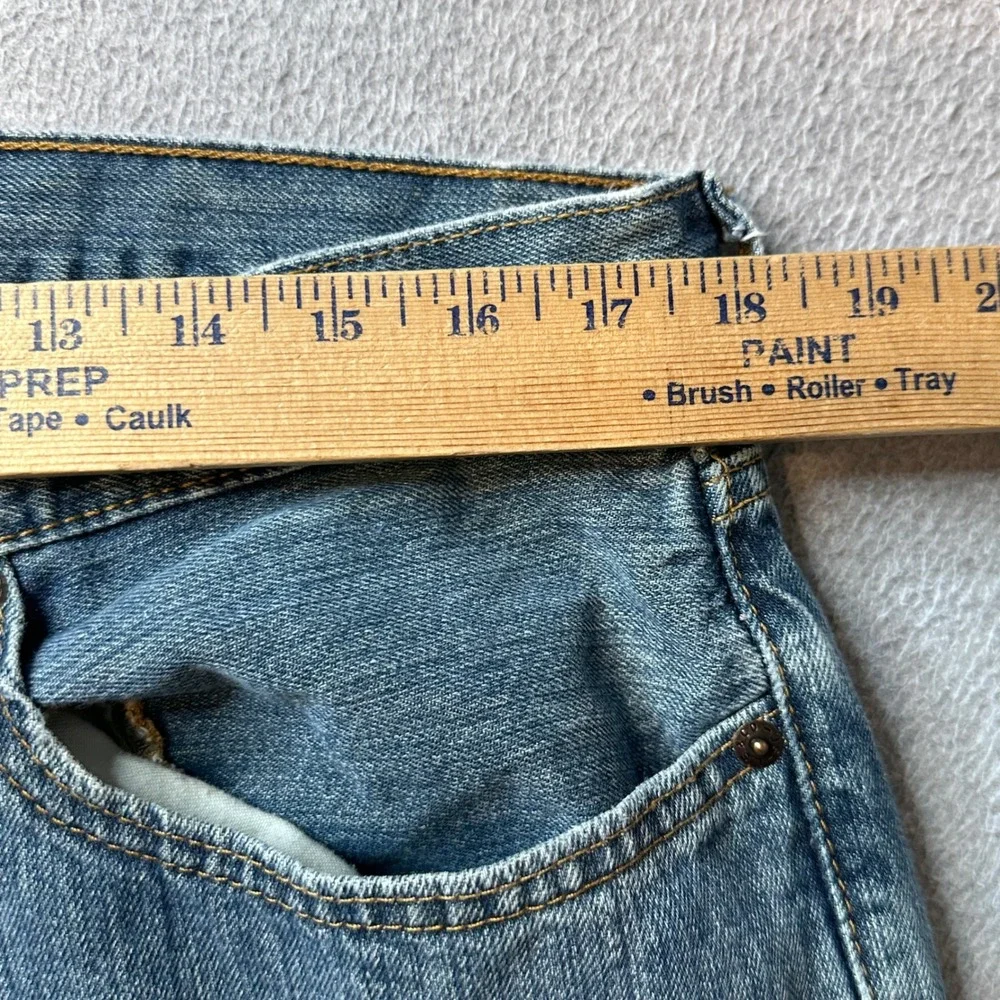 Levis conscious horse